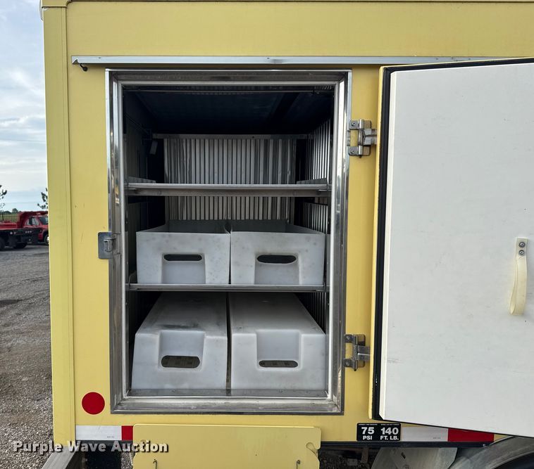 image for item NU9570 2022 Ford E450 Super Duty delivery truck