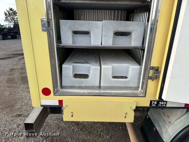 image for item NU9570 2022 Ford E450 Super Duty delivery truck