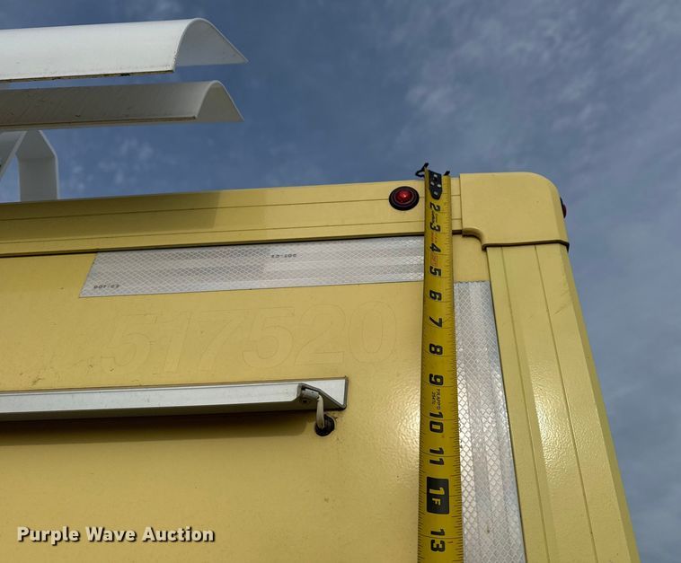 image for item NU9570 2022 Ford E450 Super Duty delivery truck