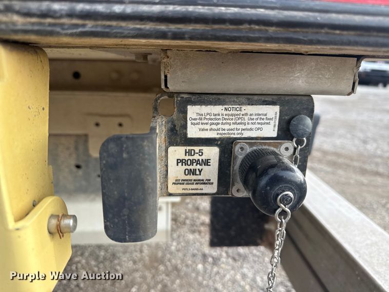 image for item NU9570 2022 Ford E450 Super Duty delivery truck