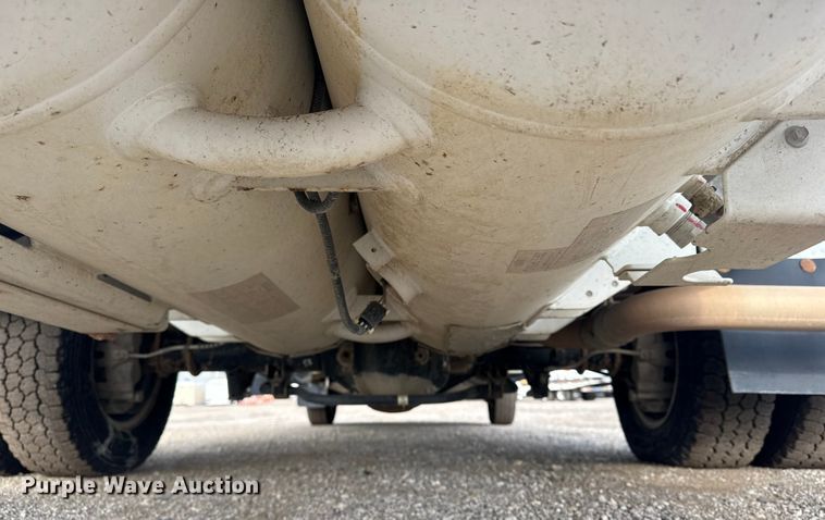 image for item NU9570 2022 Ford E450 Super Duty delivery truck