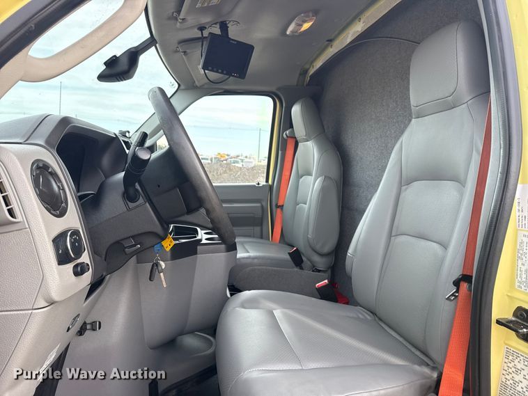 image for item NU9570 2022 Ford E450 Super Duty delivery truck