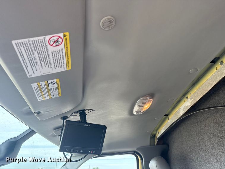 image for item NU9570 2022 Ford E450 Super Duty delivery truck