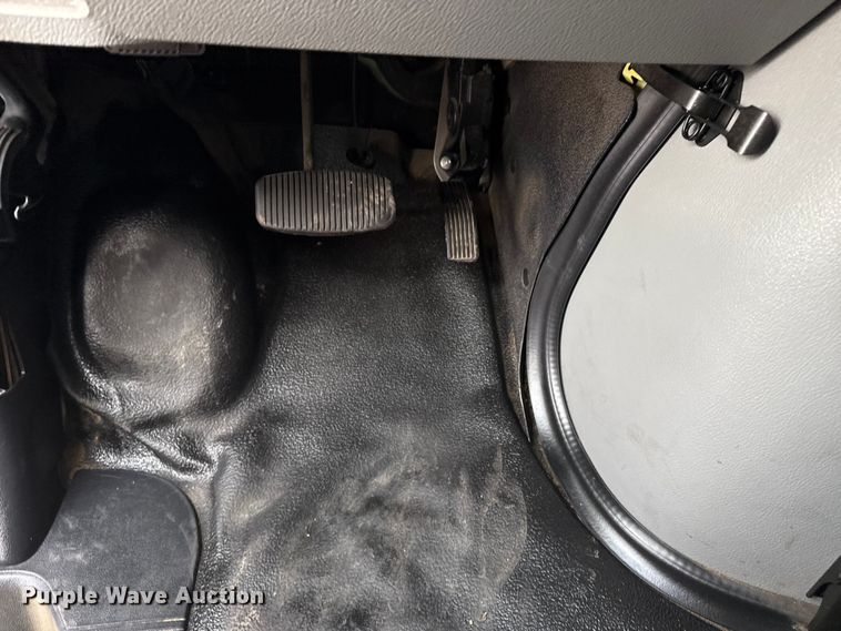 image for item NU9570 2022 Ford E450 Super Duty delivery truck