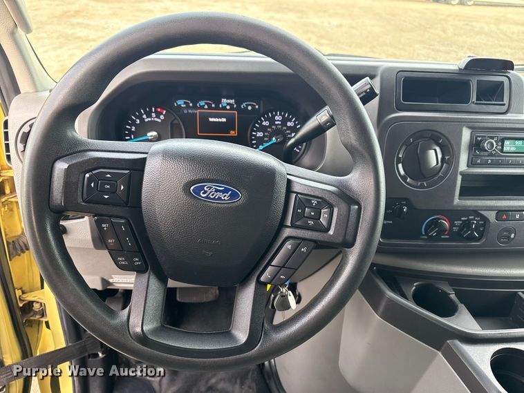 image for item NU9570 2022 Ford E450 Super Duty delivery truck