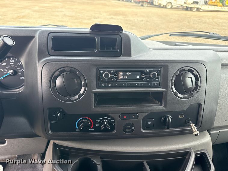 image for item NU9570 2022 Ford E450 Super Duty delivery truck