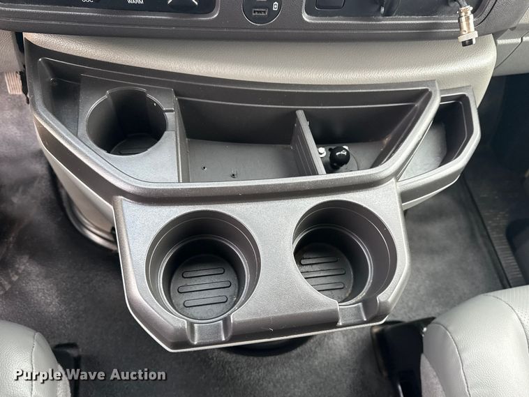 image for item NU9570 2022 Ford E450 Super Duty delivery truck