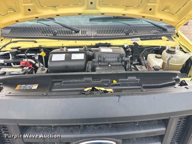 image for item NU9570 2022 Ford E450 Super Duty delivery truck