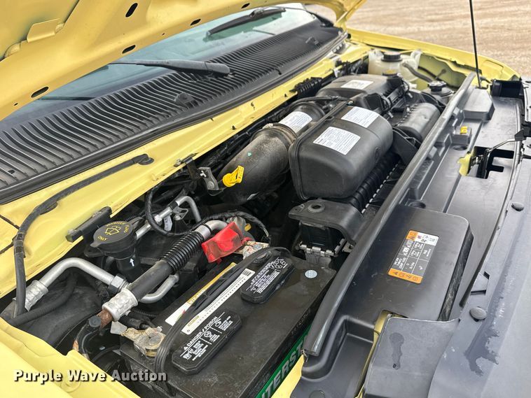 image for item NU9570 2022 Ford E450 Super Duty delivery truck