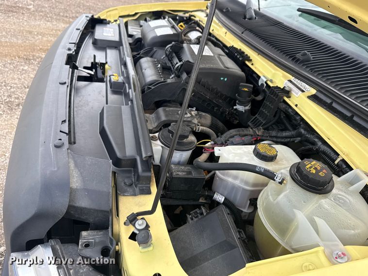 image for item NU9570 2022 Ford E450 Super Duty delivery truck