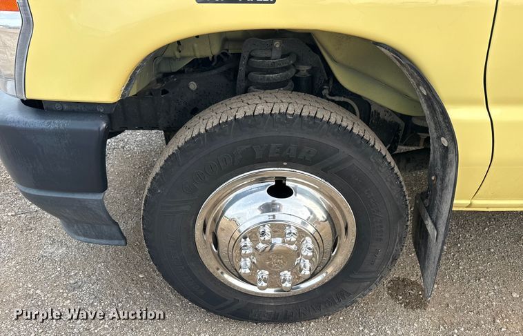 image for item NU9570 2022 Ford E450 Super Duty delivery truck