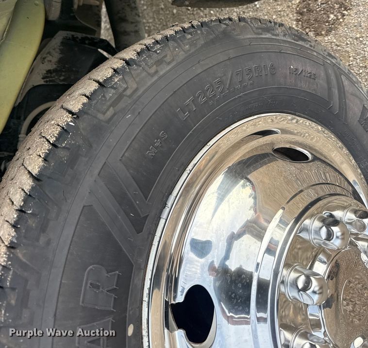 image for item NU9570 2022 Ford E450 Super Duty delivery truck