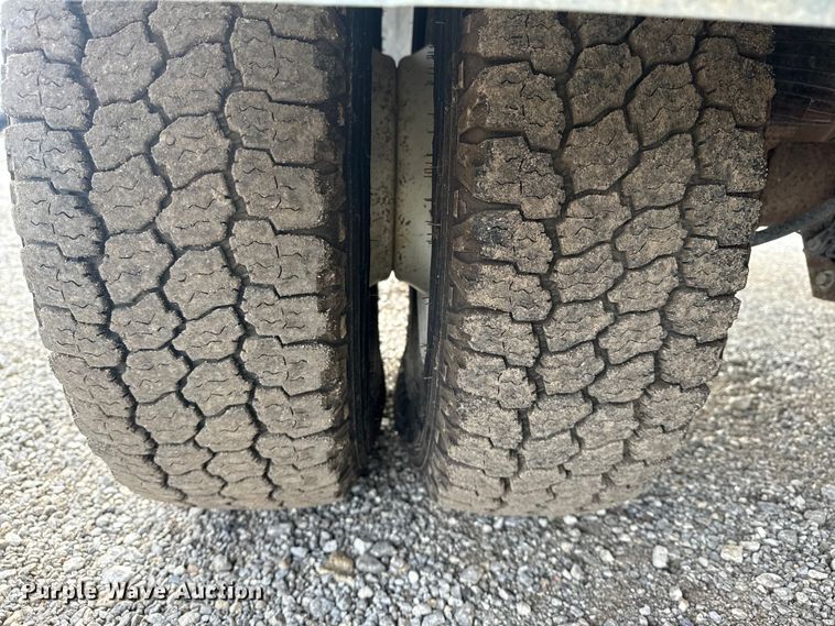 image for item NU9570 2022 Ford E450 Super Duty delivery truck