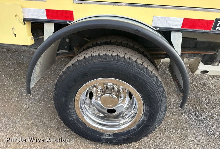 image for item NU9570 2022 Ford E450 Super Duty delivery truck