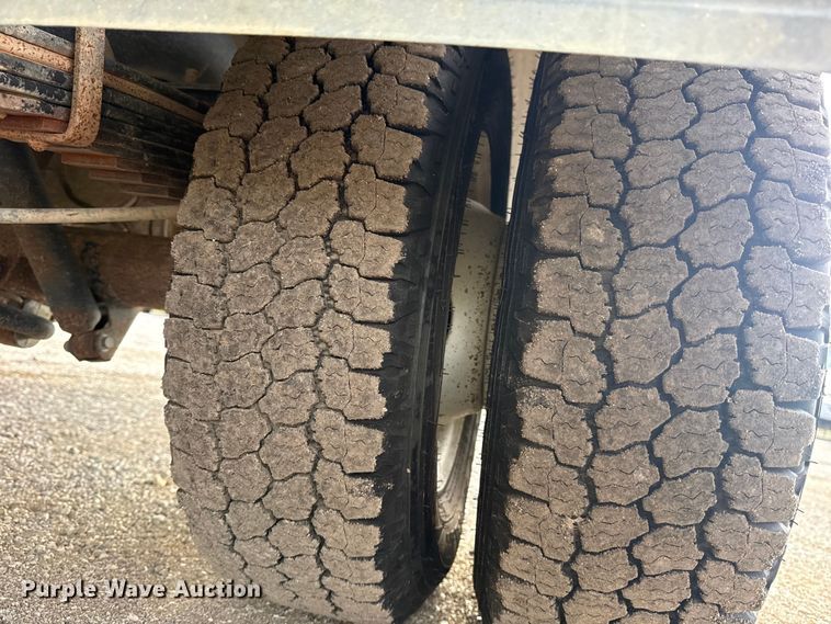 image for item NU9570 2022 Ford E450 Super Duty delivery truck