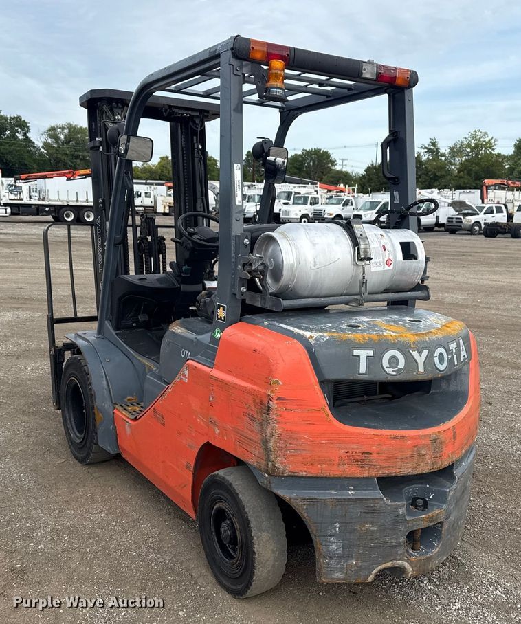 image for item NU9571 Toyota 8FGU25 forklift
