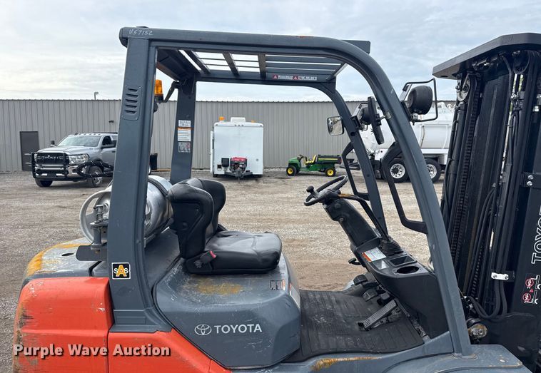 image for item NU9571 Toyota 8FGU25 forklift