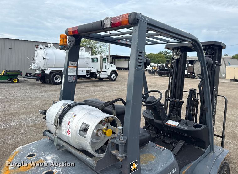 image for item NU9571 Toyota 8FGU25 forklift