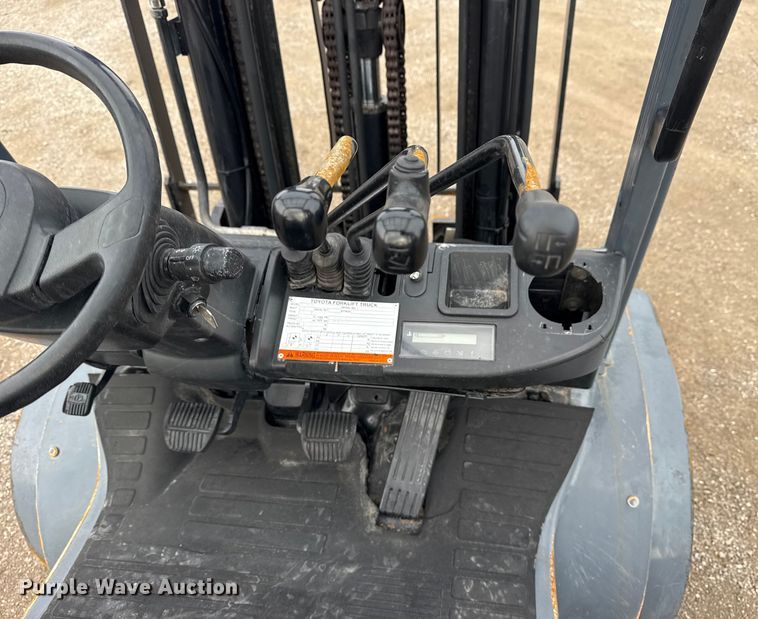 image for item NU9571 Toyota 8FGU25 forklift