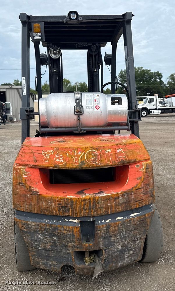 image for item NU9574 2002 Toyota 7FGU30 forklift