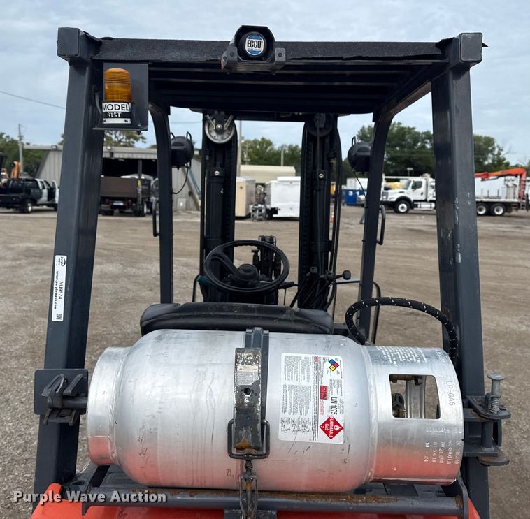 image for item NU9574 2002 Toyota 7FGU30 forklift