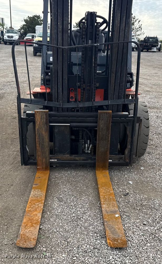 image for item NU9574 2002 Toyota 7FGU30 forklift