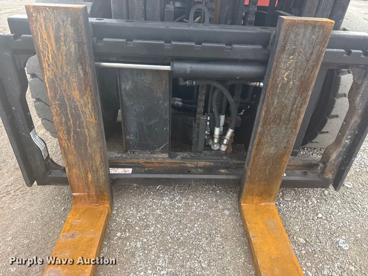 image for item NU9574 2002 Toyota 7FGU30 forklift
