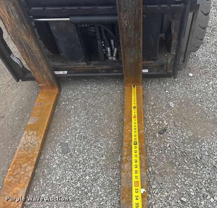 image for item NU9574 2002 Toyota 7FGU30 forklift