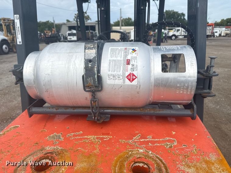 image for item NU9574 2002 Toyota 7FGU30 forklift