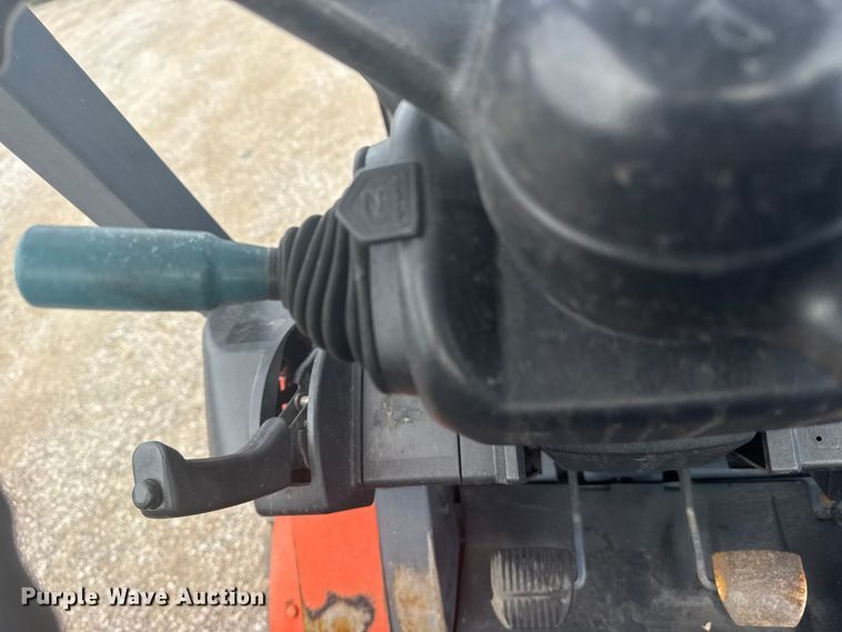 image for item NU9574 2002 Toyota 7FGU30 forklift