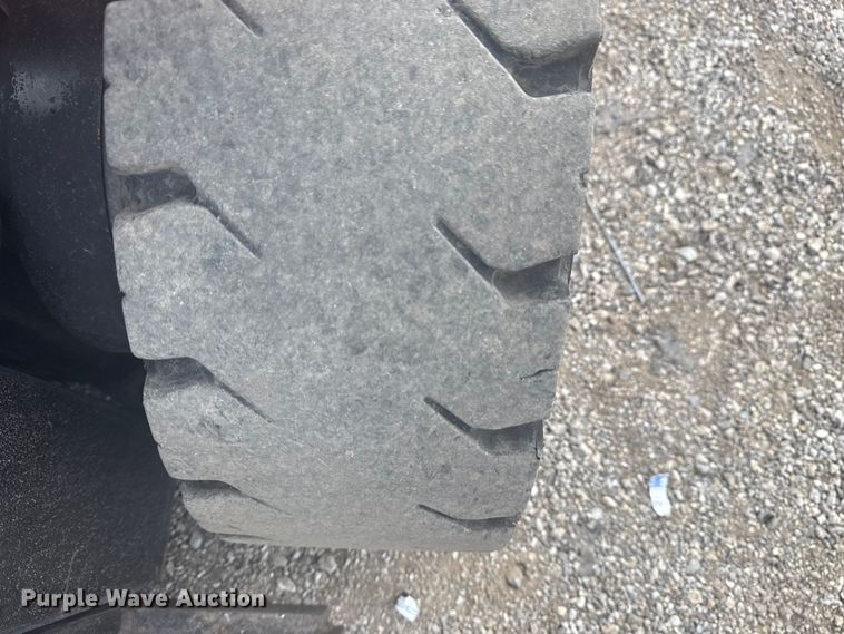 image for item NU9574 2002 Toyota 7FGU30 forklift