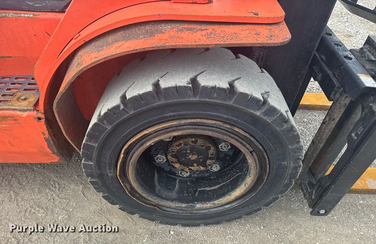 image for item NU9574 2002 Toyota 7FGU30 forklift