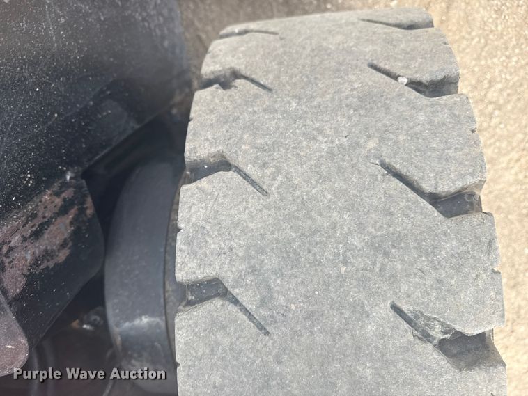 image for item NU9574 2002 Toyota 7FGU30 forklift