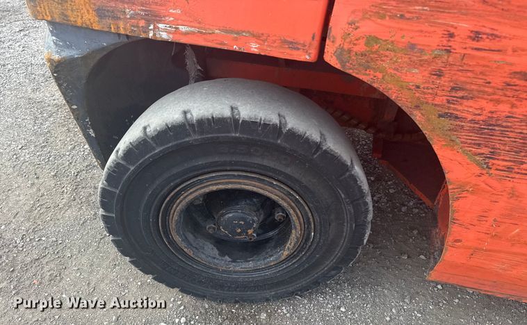 image for item NU9574 2002 Toyota 7FGU30 forklift