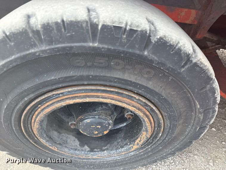 image for item NU9574 2002 Toyota 7FGU30 forklift