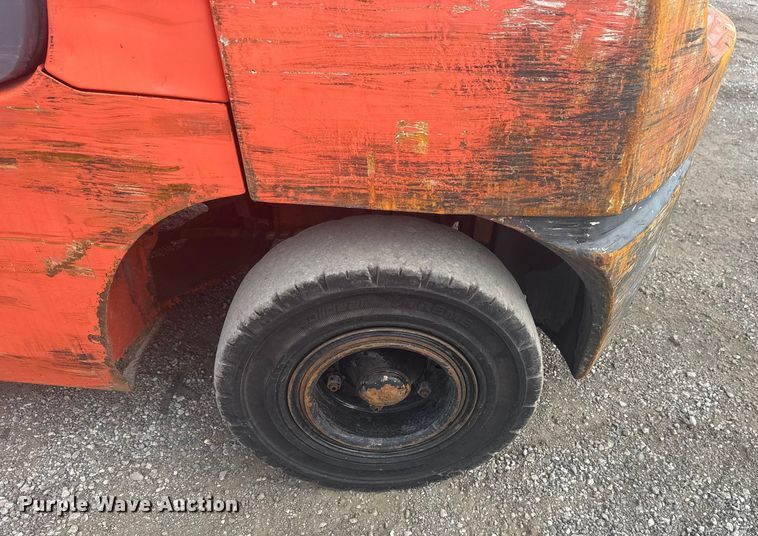 image for item NU9574 2002 Toyota 7FGU30 forklift