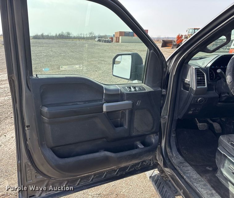 image for item OB9454 2015 Ford F150 SuperCrew pickup truck