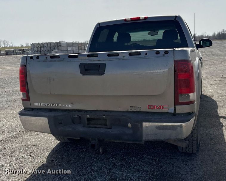 image for item OB9457 2007 GMC Sierra 1500 Crew Cab pickup truck