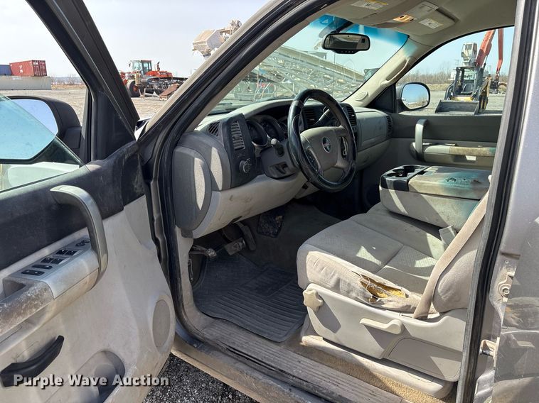 image for item OB9457 2007 GMC Sierra 1500 Crew Cab pickup truck