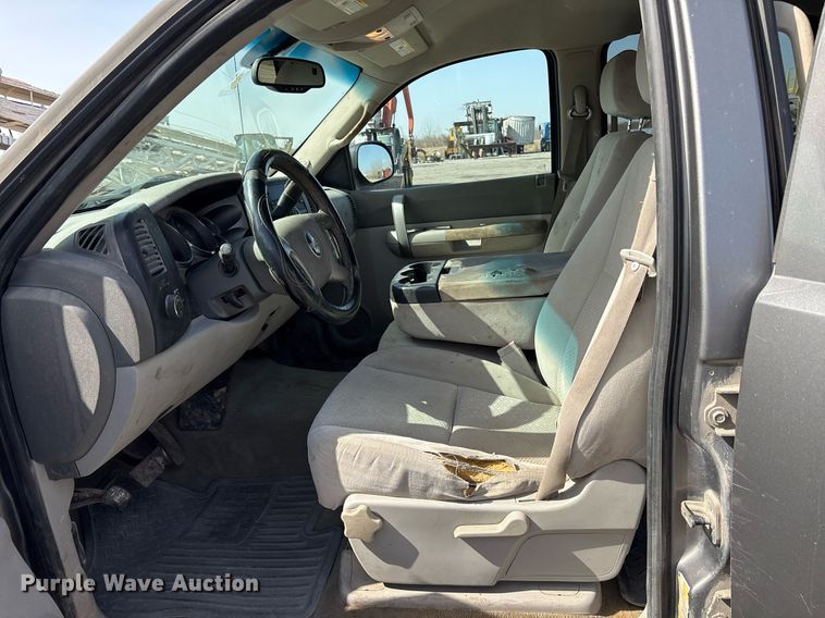 image for item OB9457 2007 GMC Sierra 1500 Crew Cab pickup truck