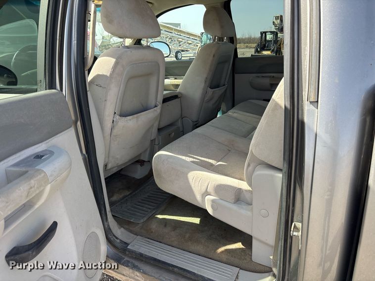 image for item OB9457 2007 GMC Sierra 1500 Crew Cab pickup truck