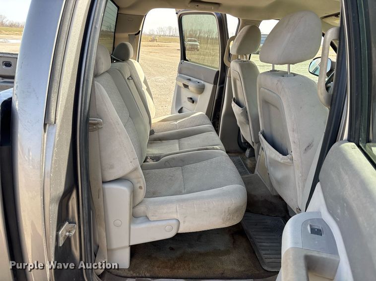 image for item OB9457 2007 GMC Sierra 1500 Crew Cab pickup truck