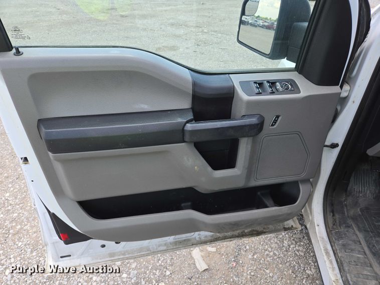 image for item YA0374 2016 Ford F150 XL SuperCab pickup truck