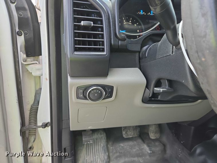 image for item YA0374 2016 Ford F150 XL SuperCab pickup truck