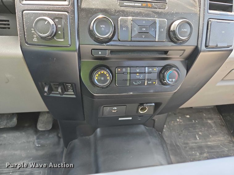 image for item YA0374 2016 Ford F150 XL SuperCab pickup truck