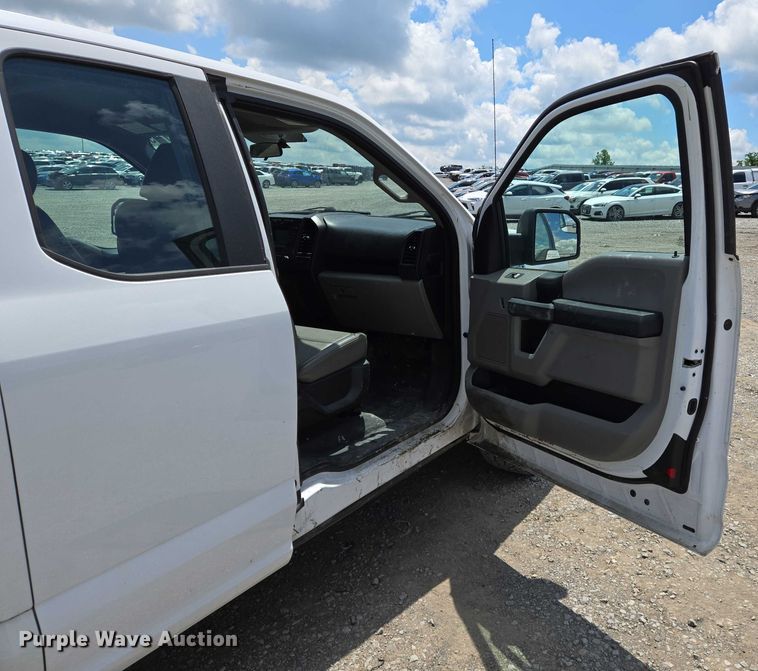 image for item YA0374 2016 Ford F150 XL SuperCab pickup truck