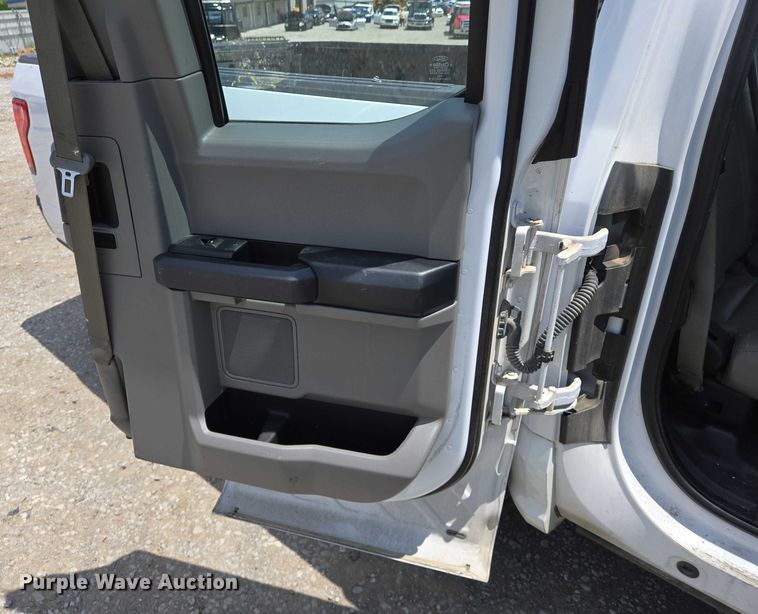 image for item YA0374 2016 Ford F150 XL SuperCab pickup truck