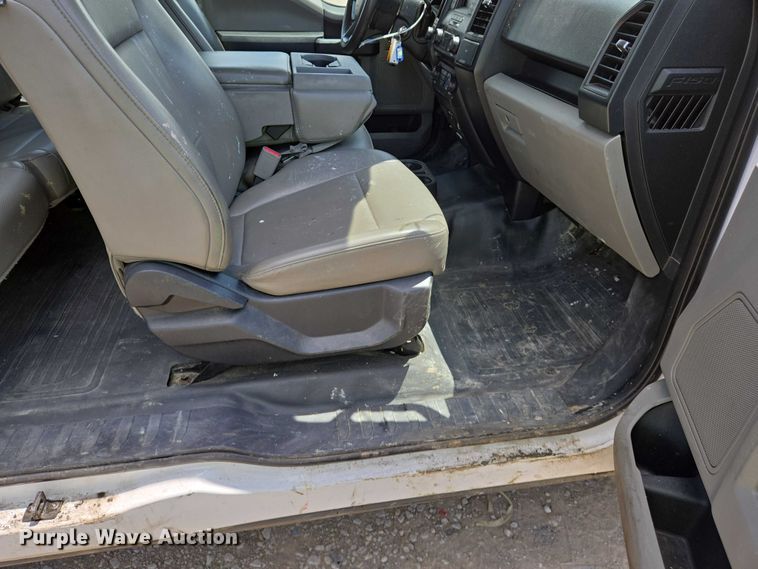 image for item YA0374 2016 Ford F150 XL SuperCab pickup truck