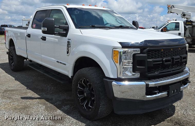 image for item YA0375 2017 Ford F250 Super Duty Crew Cab pickup truck