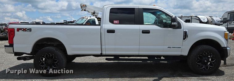 image for item YA0375 2017 Ford F250 Super Duty Crew Cab pickup truck